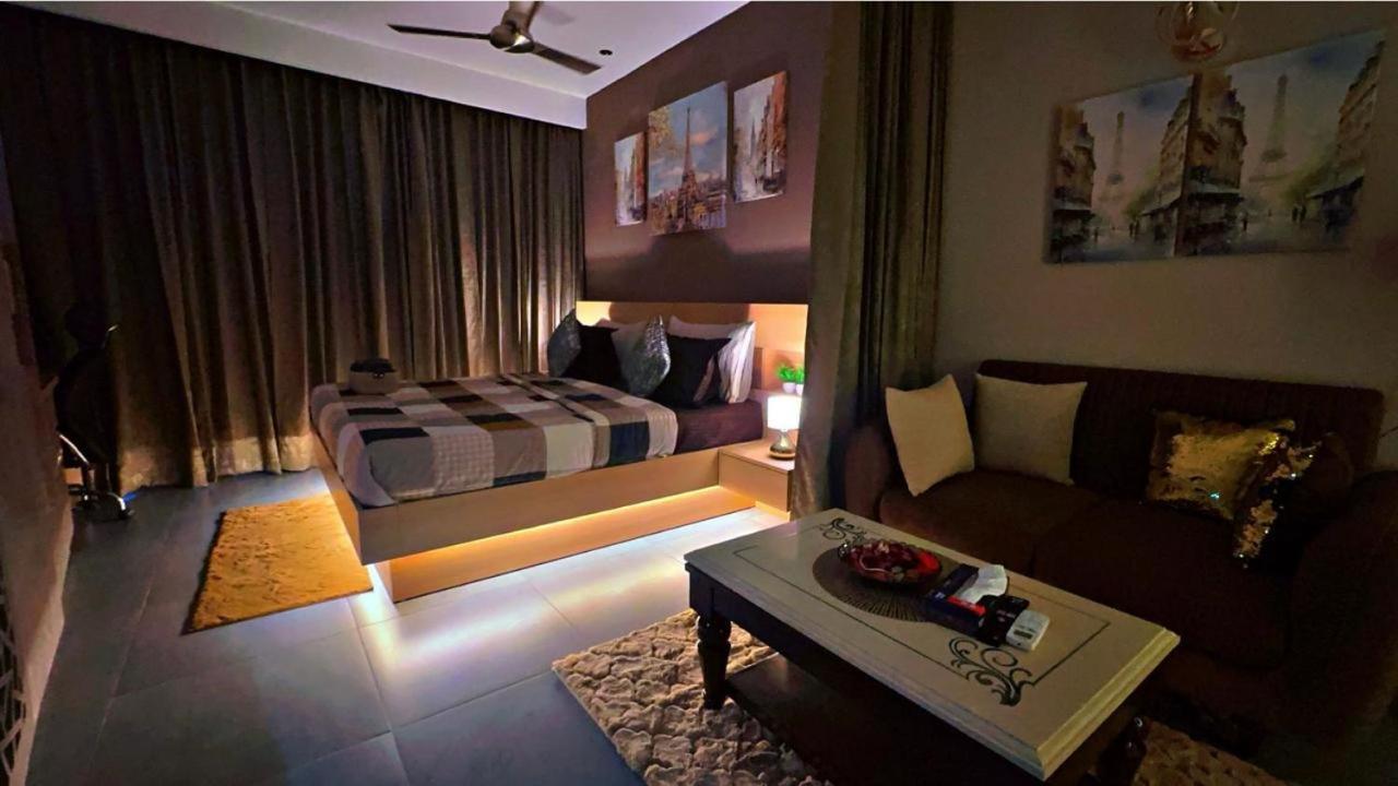 Cityscape Heights On 36th Floor * New Delhi